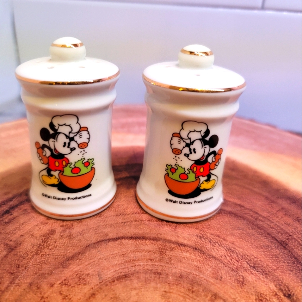 Mickey Mouse salt and pepper Shakers